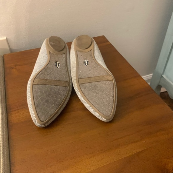 White and grey flats - Picture 2 of 2